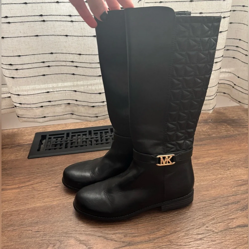 Girls Michael Kors Black Quilted Boots - Picture 3 of 6